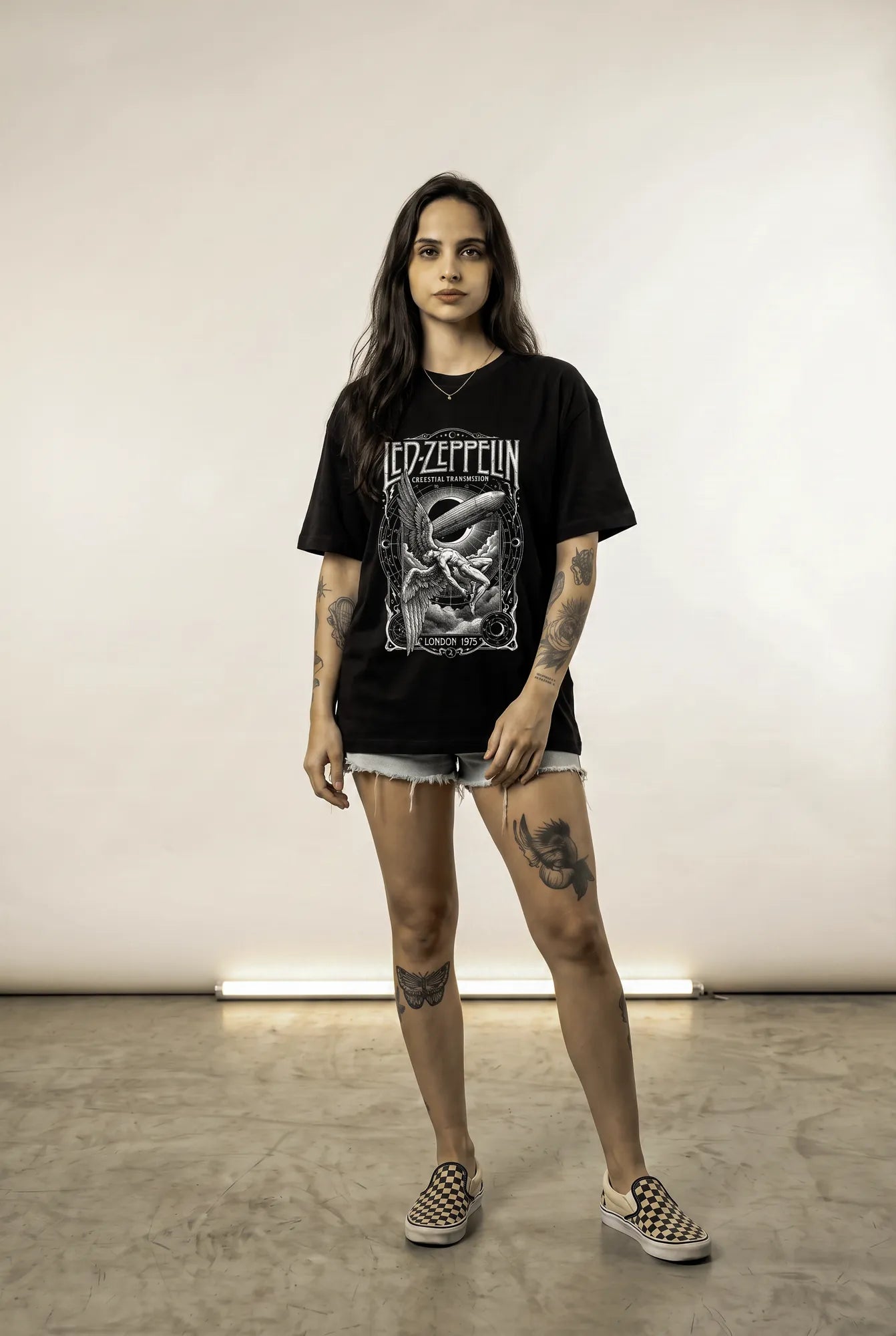 Camiseta Oversized Celestial Transmission · London 1975 Feminina Preto