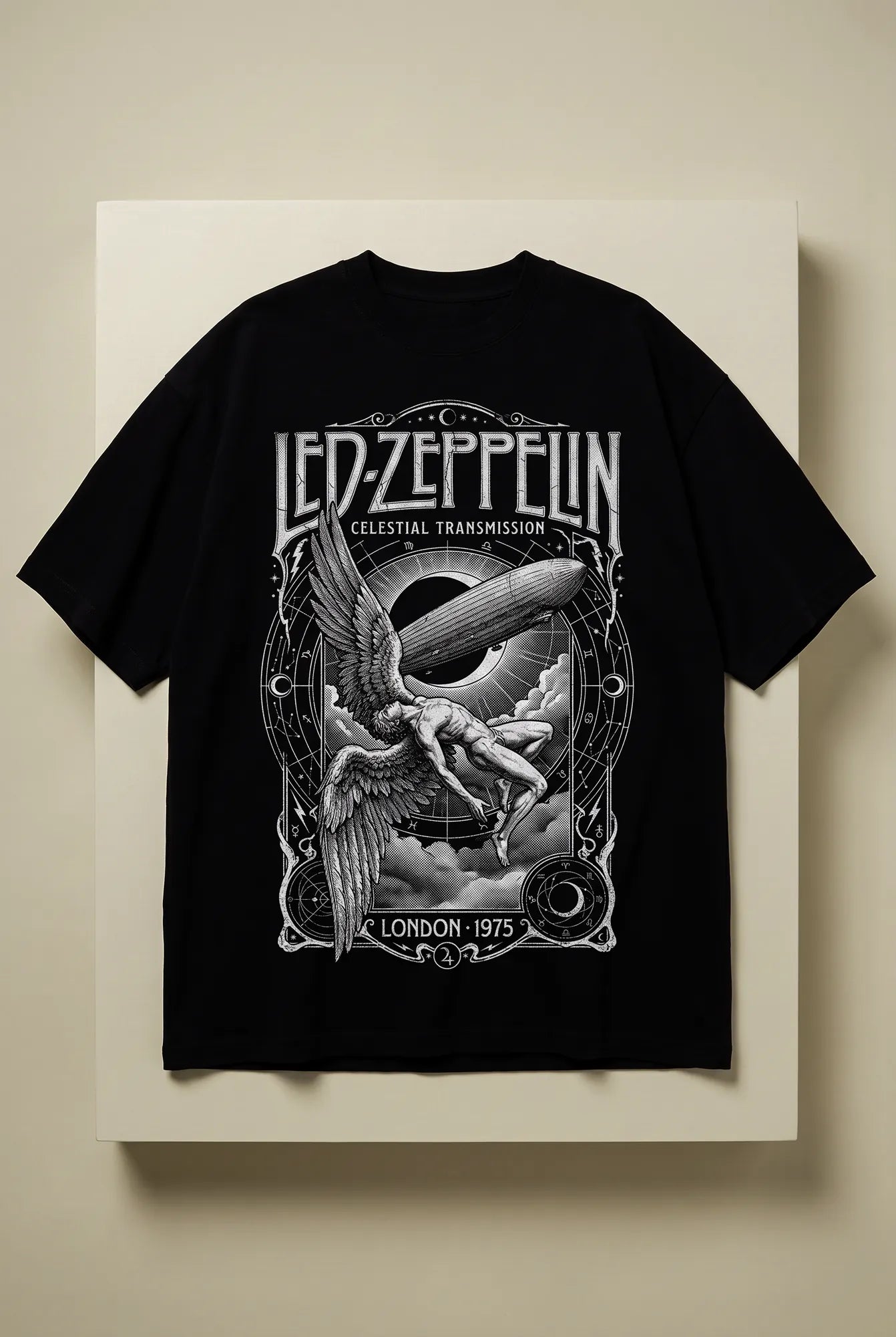 Camiseta Oversized Celestial Transmission · London 1975 Feminina Preto
