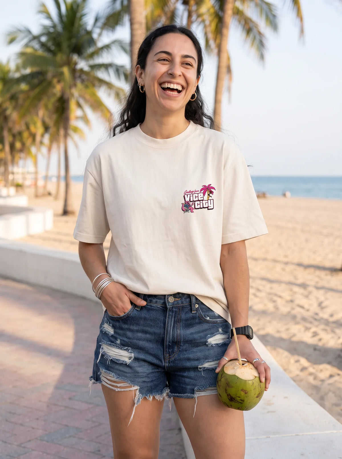 Camiseta Oversized Greetings from Vice City Leonida Feminina Off-White