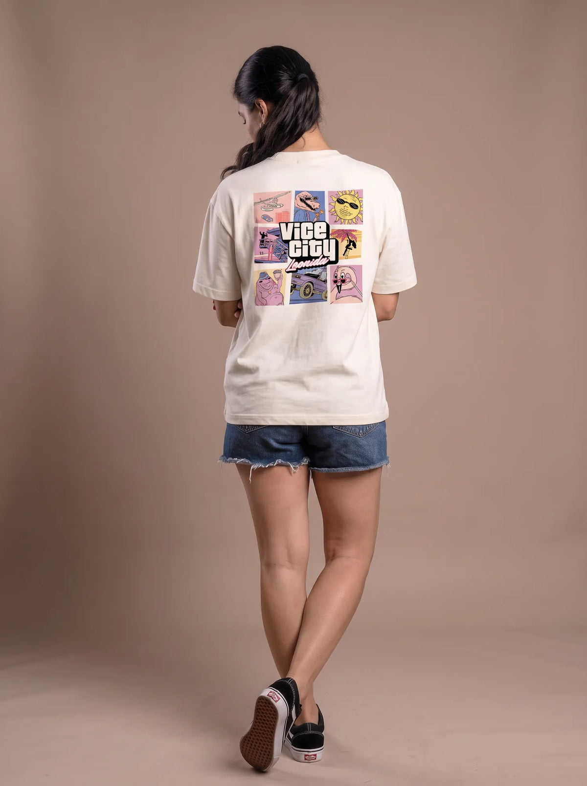 Camiseta Oversized Greetings from Vice City Leonida Feminina Off-White