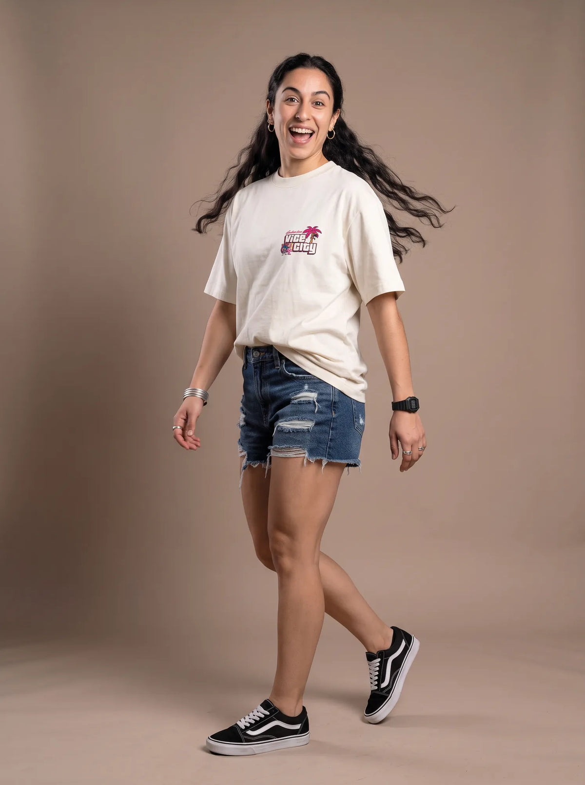 Camiseta Oversized Greetings from Vice City Leonida Feminina Off-White
