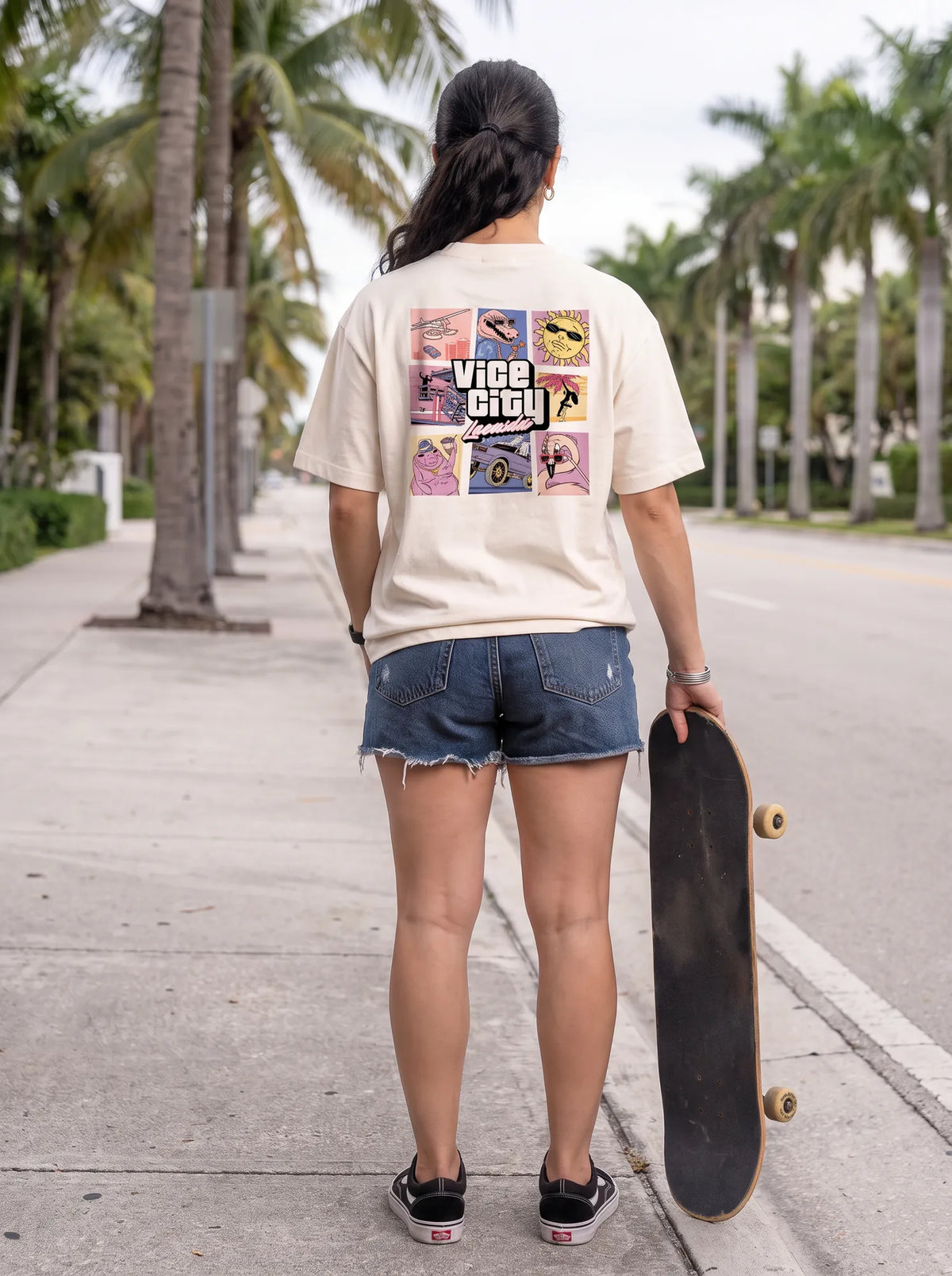 Camiseta Oversized Greetings from Vice City Leonida Feminina Off-White