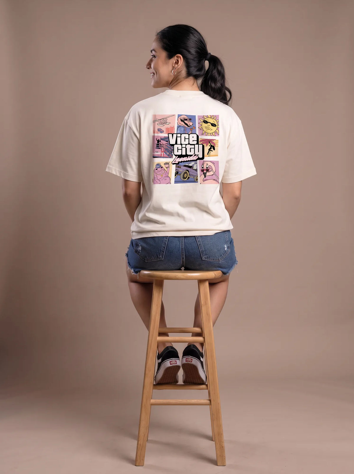 Camiseta Oversized Greetings from Vice City Leonida Feminina Off-White