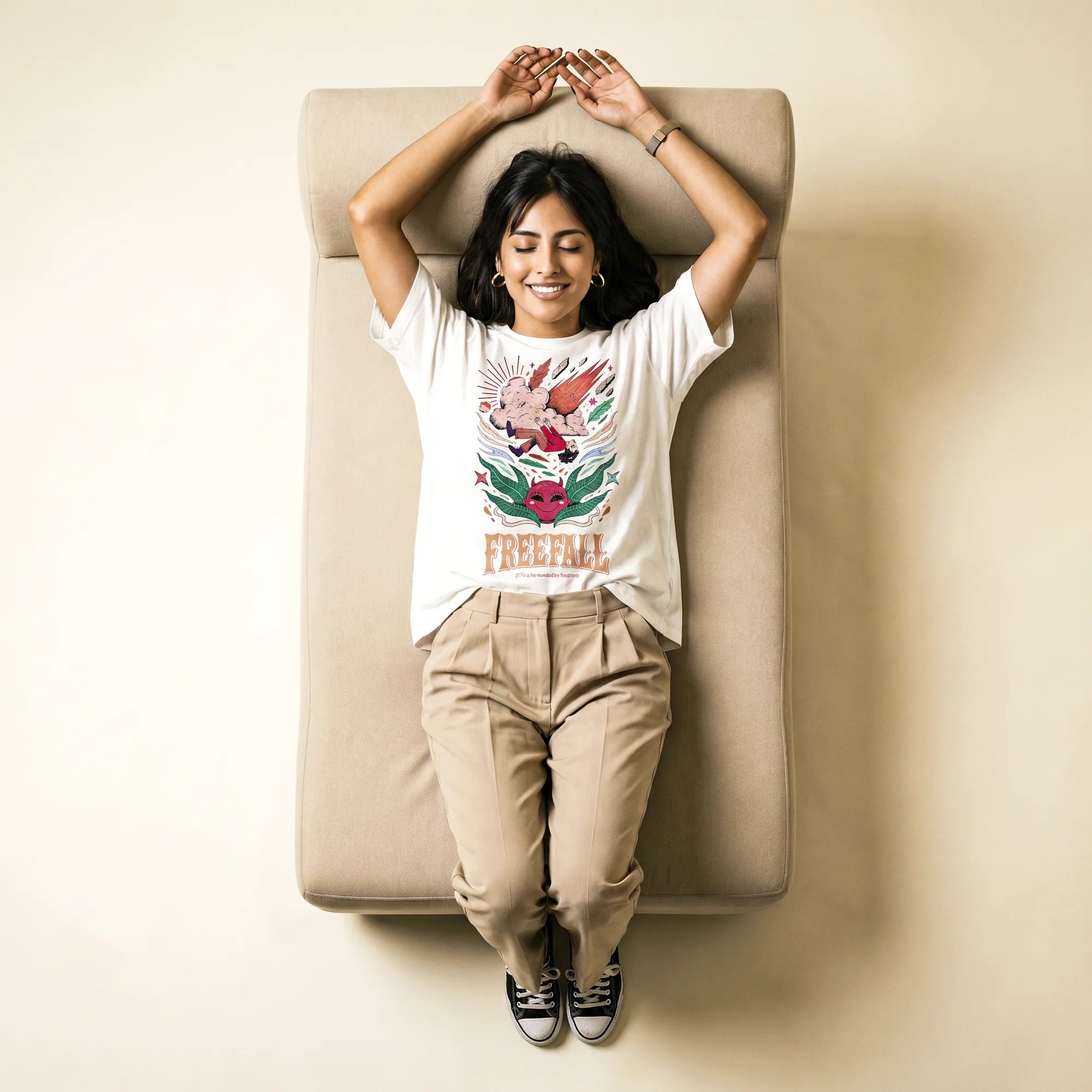 Camiseta Oversized It's Called Freefall — Rainbow Kitten Surprise Feminina Off-White
