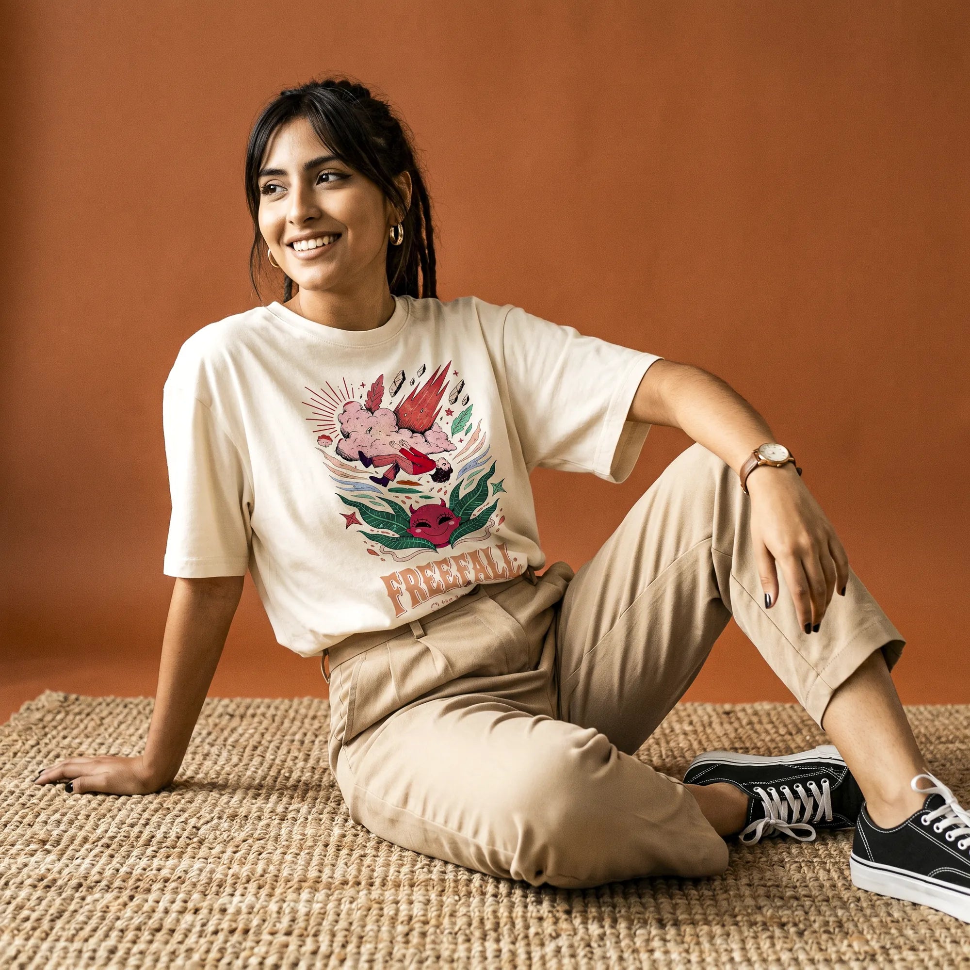 Camiseta Oversized It's Called Freefall — Rainbow Kitten Surprise Feminina Off-White