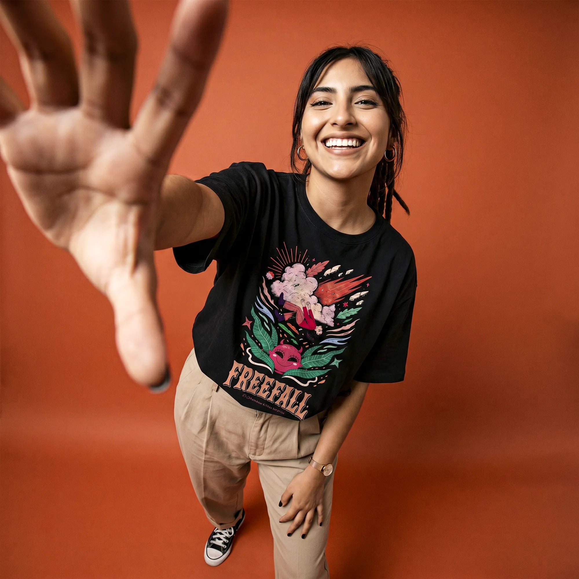 Camiseta Oversized It's Called Freefall — Rainbow Kitten Surprise Feminina Preto