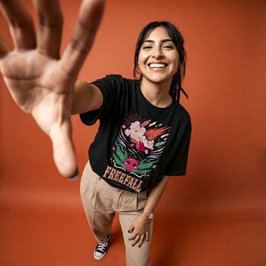 Camiseta Oversized It's Called Freefall — Rainbow Kitten Surprise Feminina Preto