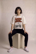 Camiseta Oversized Loucos Abrem Caminhos Feminina Off-White