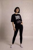 Camiseta Oversized Loucos Abrem Caminhos Feminina Preto