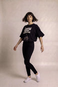 Camiseta Oversized Loucos Abrem Caminhos Feminina Preto
