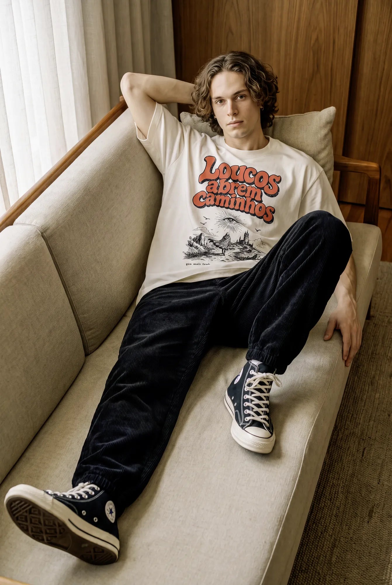 Camiseta Oversized Loucos Abrem Caminhos Masculina Off-White
