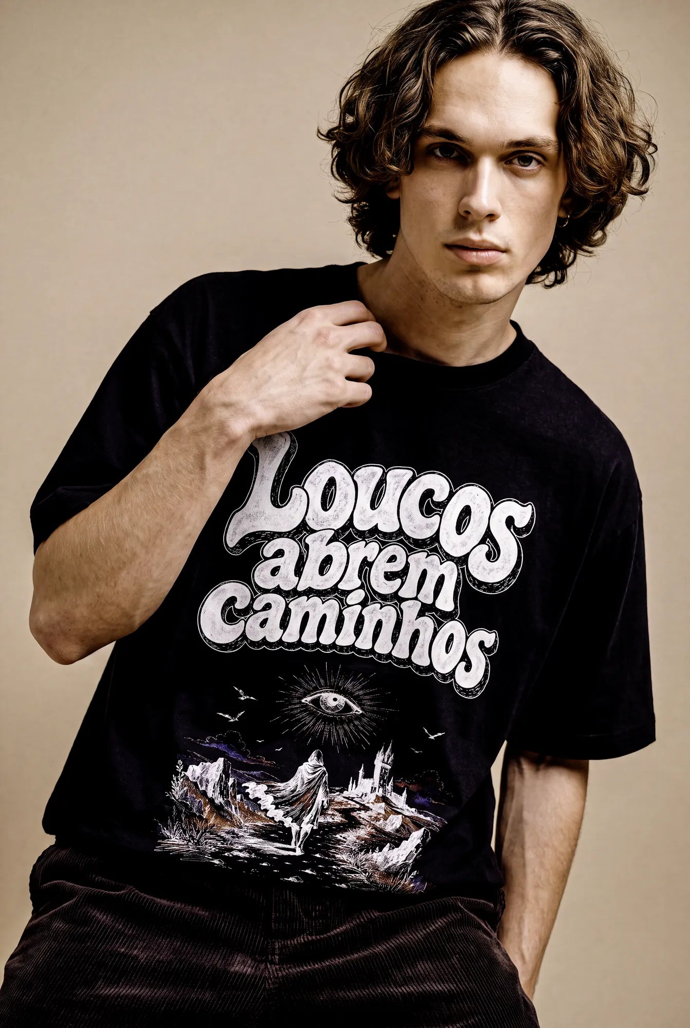 Camiseta Oversized Loucos Abrem Caminhos Masculina Preto