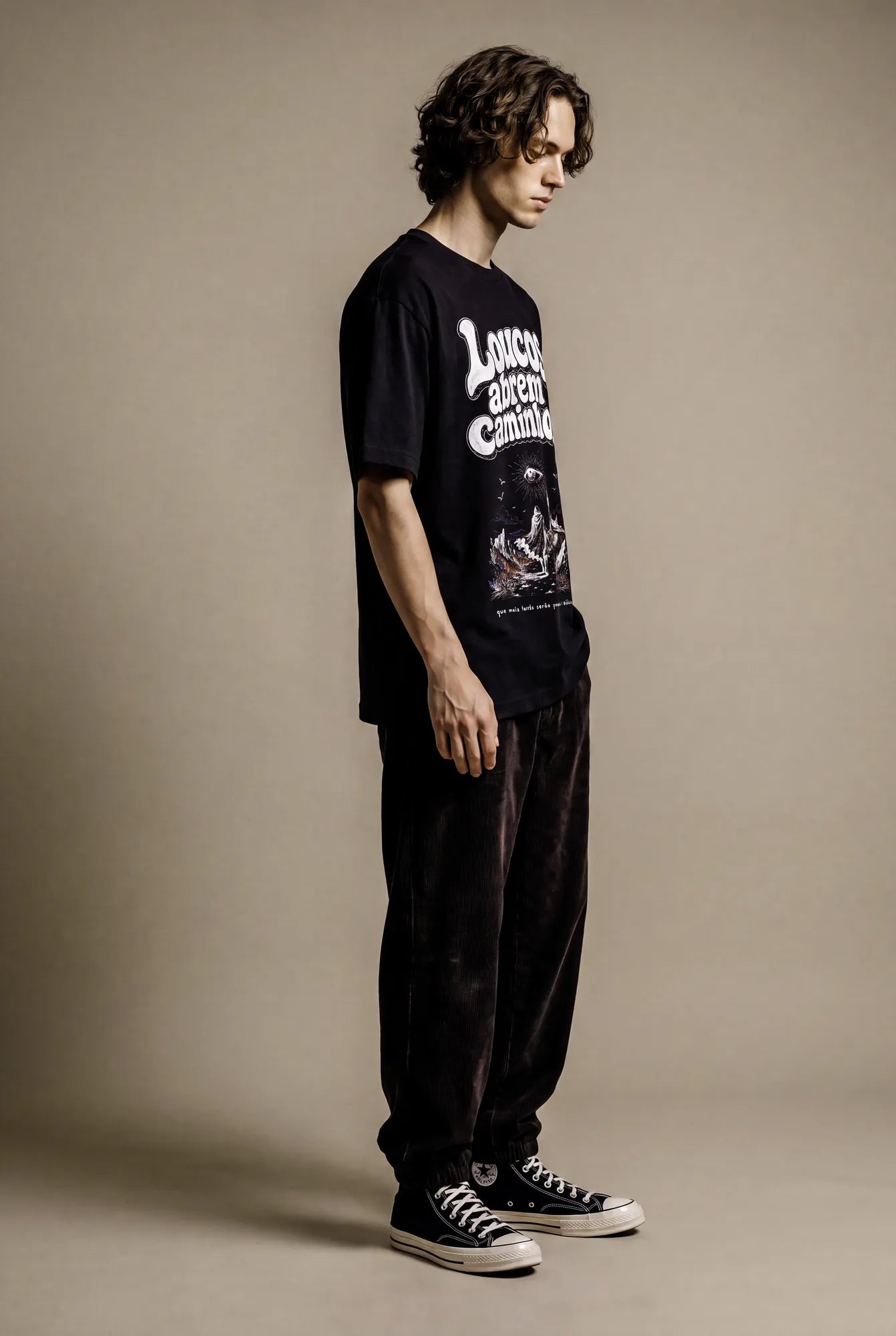 Camiseta Oversized Loucos Abrem Caminhos Masculina Preto