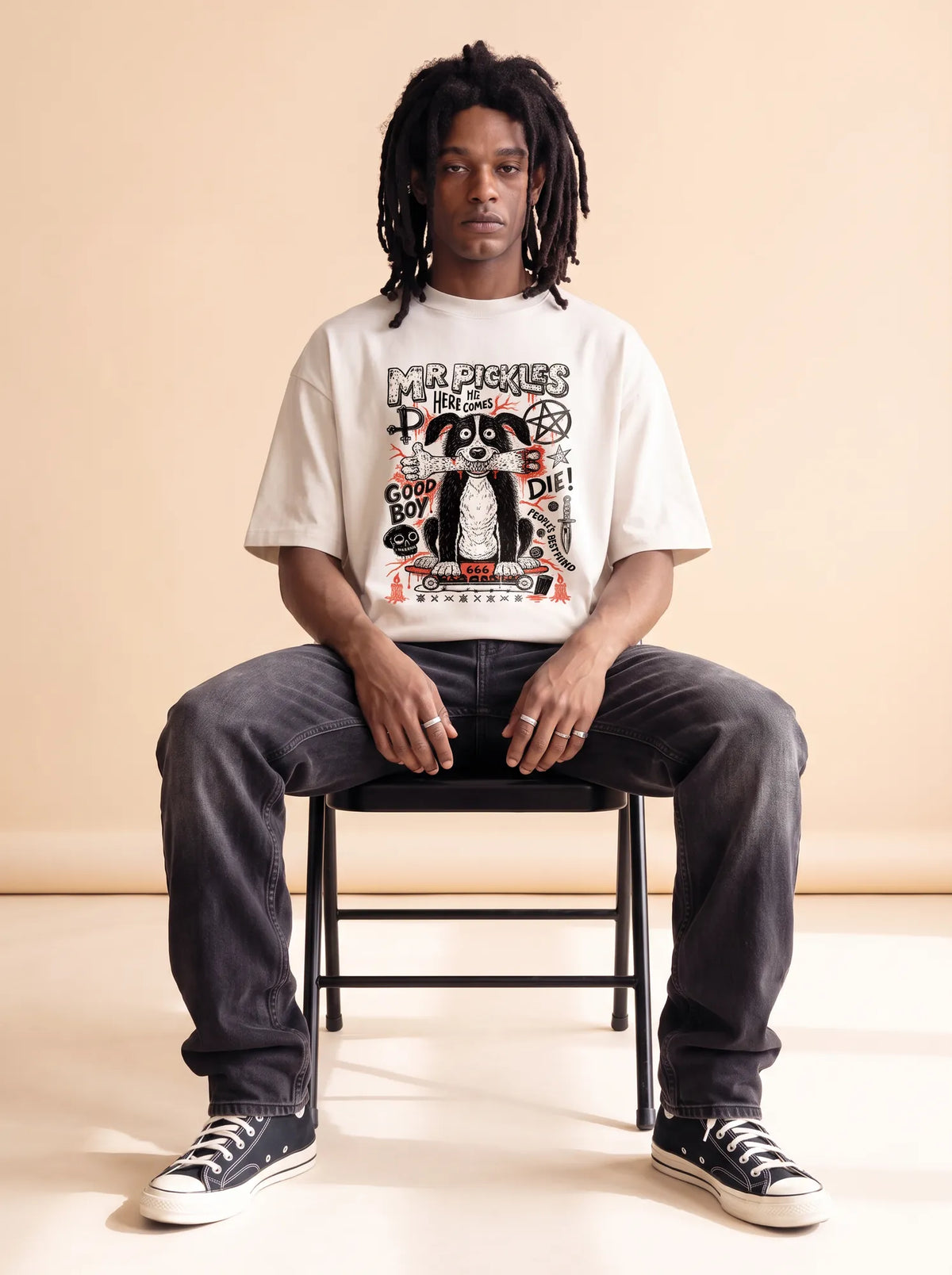 Camiseta Oversized Mr. Pickles Masculina Off-White