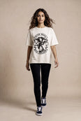 Camiseta Oversized No Fue Magia, Fue Terapia Feminina Off-White