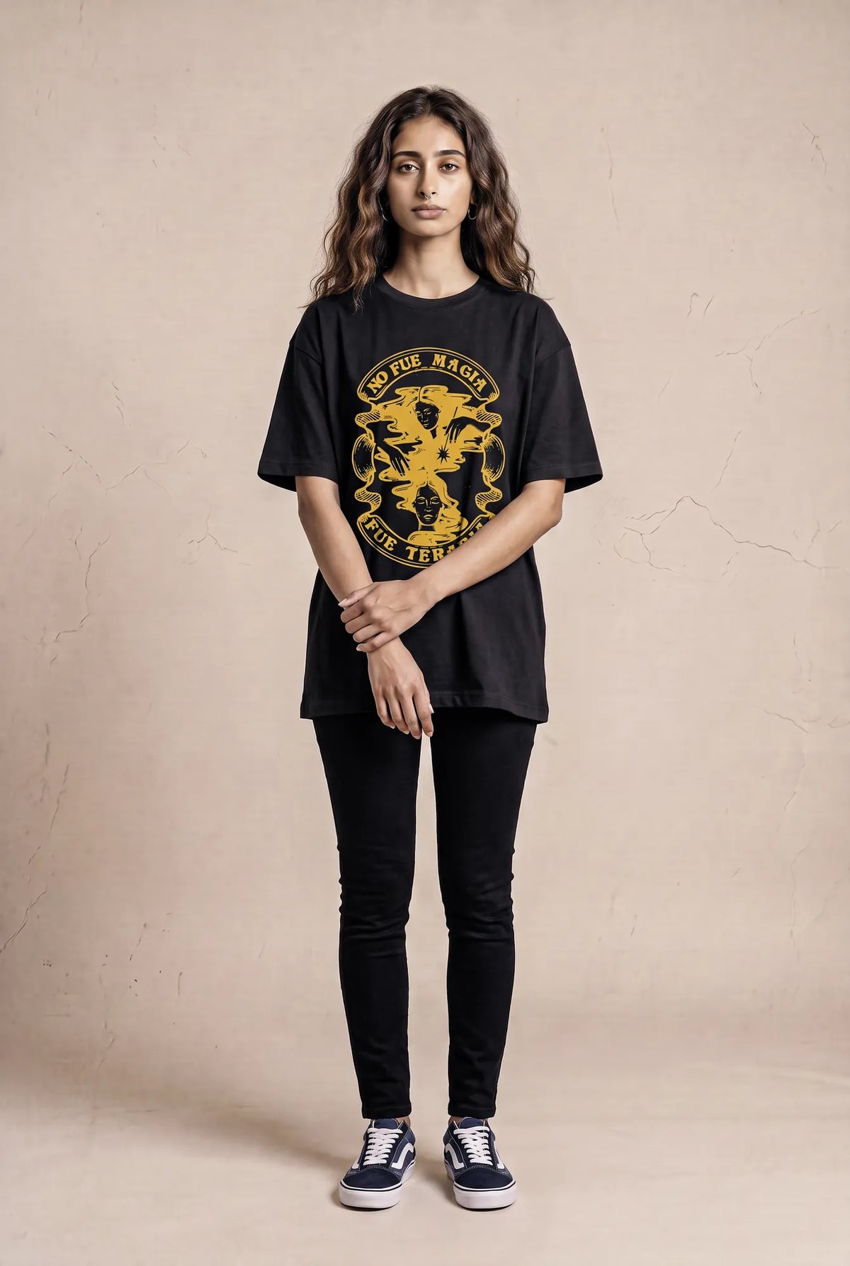 Camiseta Oversized No Fue Magia, Fue Terapia Feminina Preto