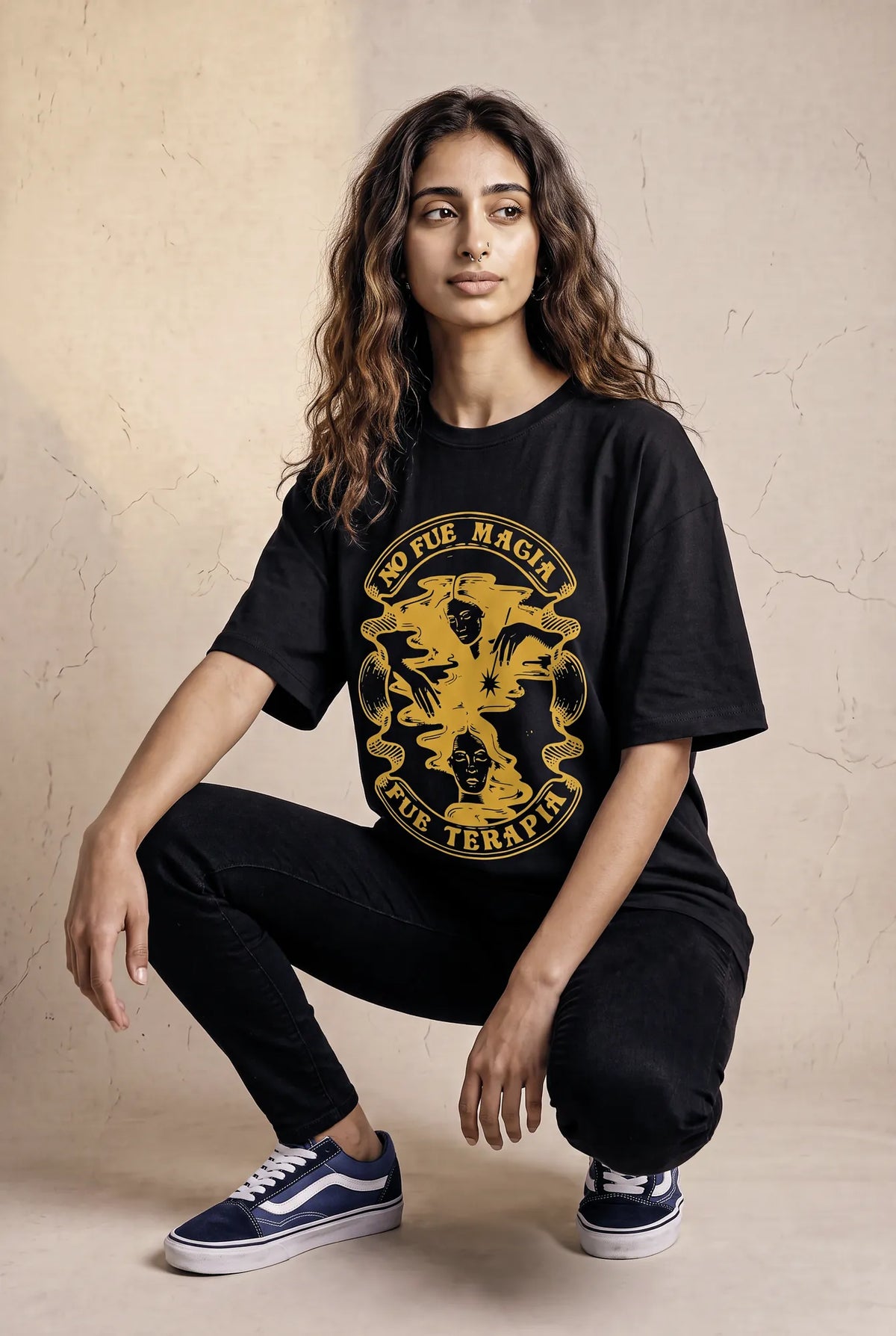 Camiseta Oversized No Fue Magia, Fue Terapia Feminina Preto