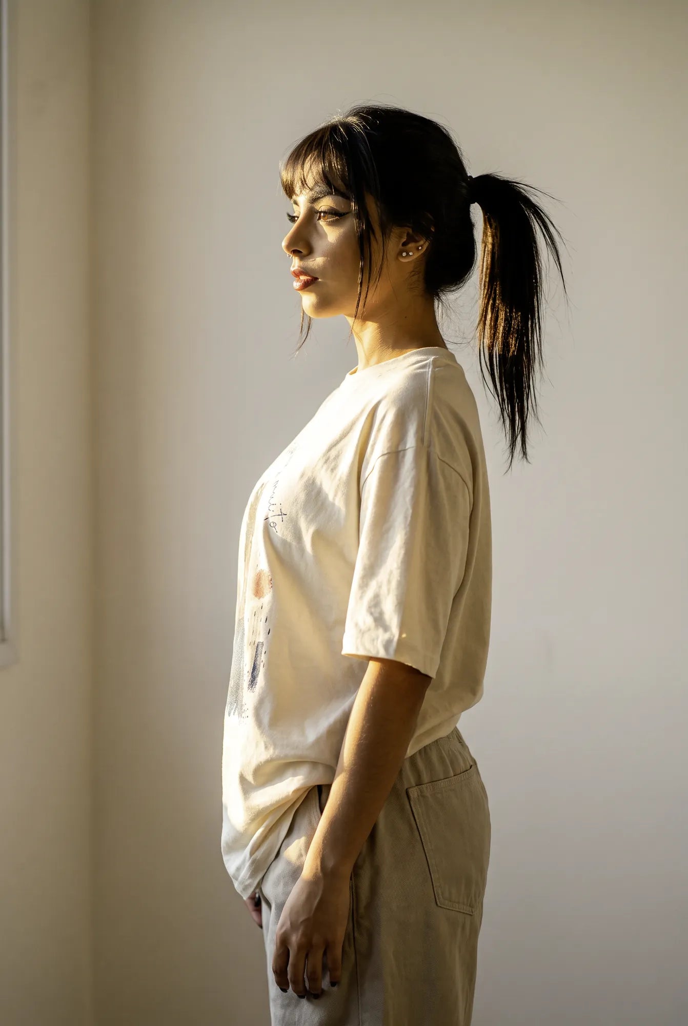 Camiseta Oversized O Silêncio Também Diz Muito Feminina Off-White