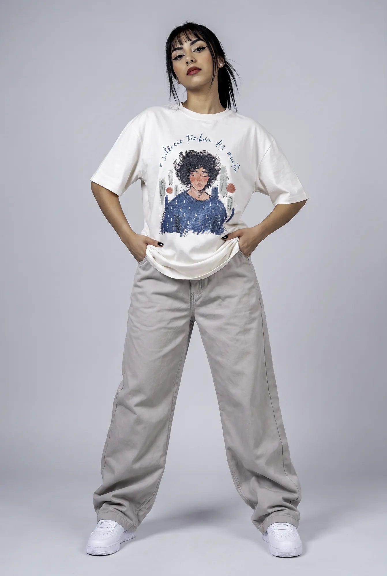 Camiseta Oversized O Silêncio Também Diz Muito Feminina Off-White