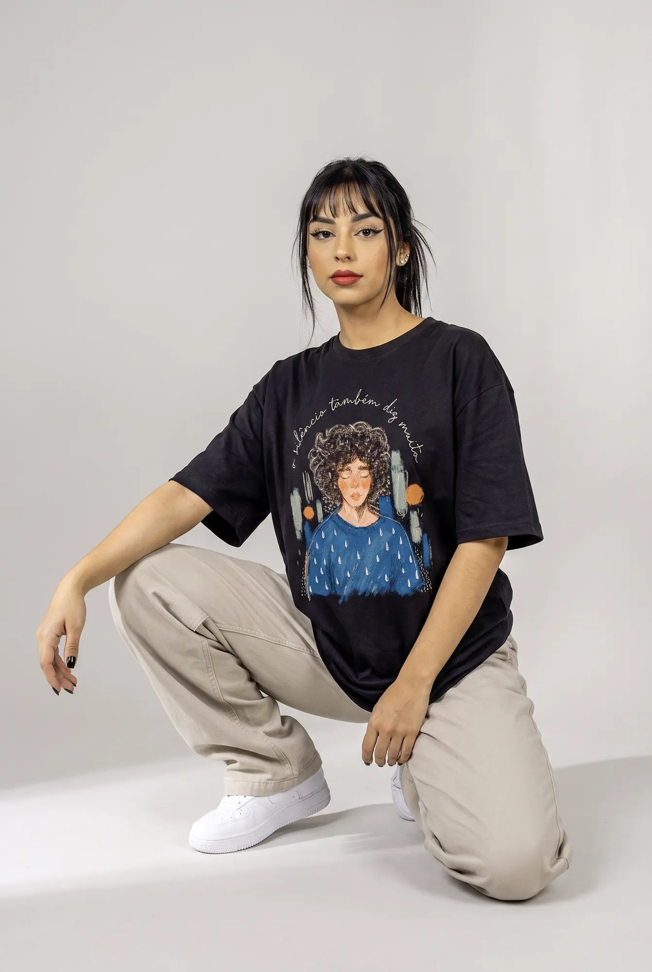Camiseta Oversized O Silêncio Também Diz Muito Feminina Preto