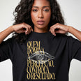 Camiseta Oversized Quem Domina a Percepção, Controla o Resultado Feminina Preto
