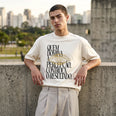 Camiseta Oversized Quem Domina a Percepção, Controla o Resultado Masculina Off-White