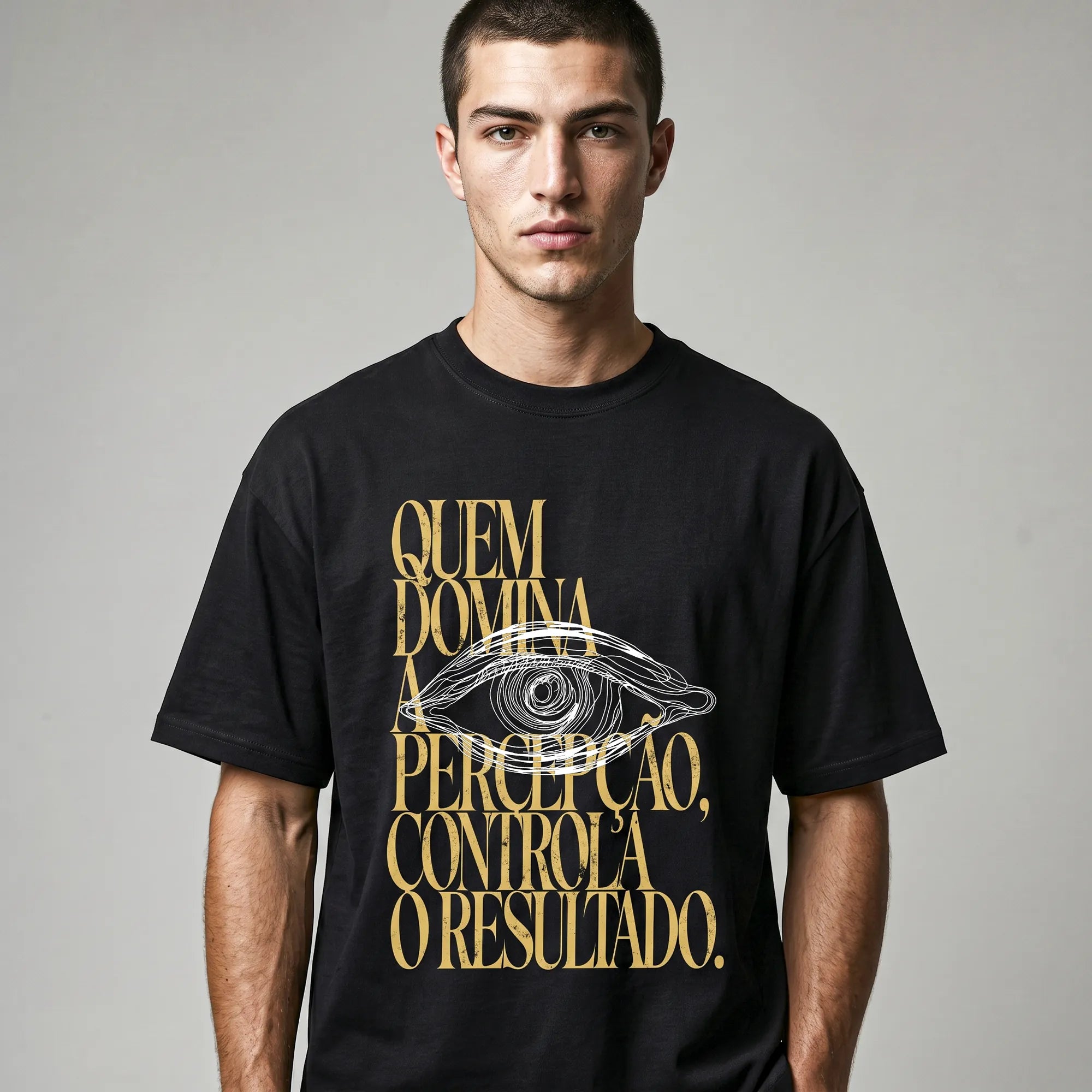 Camiseta Oversized Quem Domina a Percepção, Controla o Resultado Masculina Preto