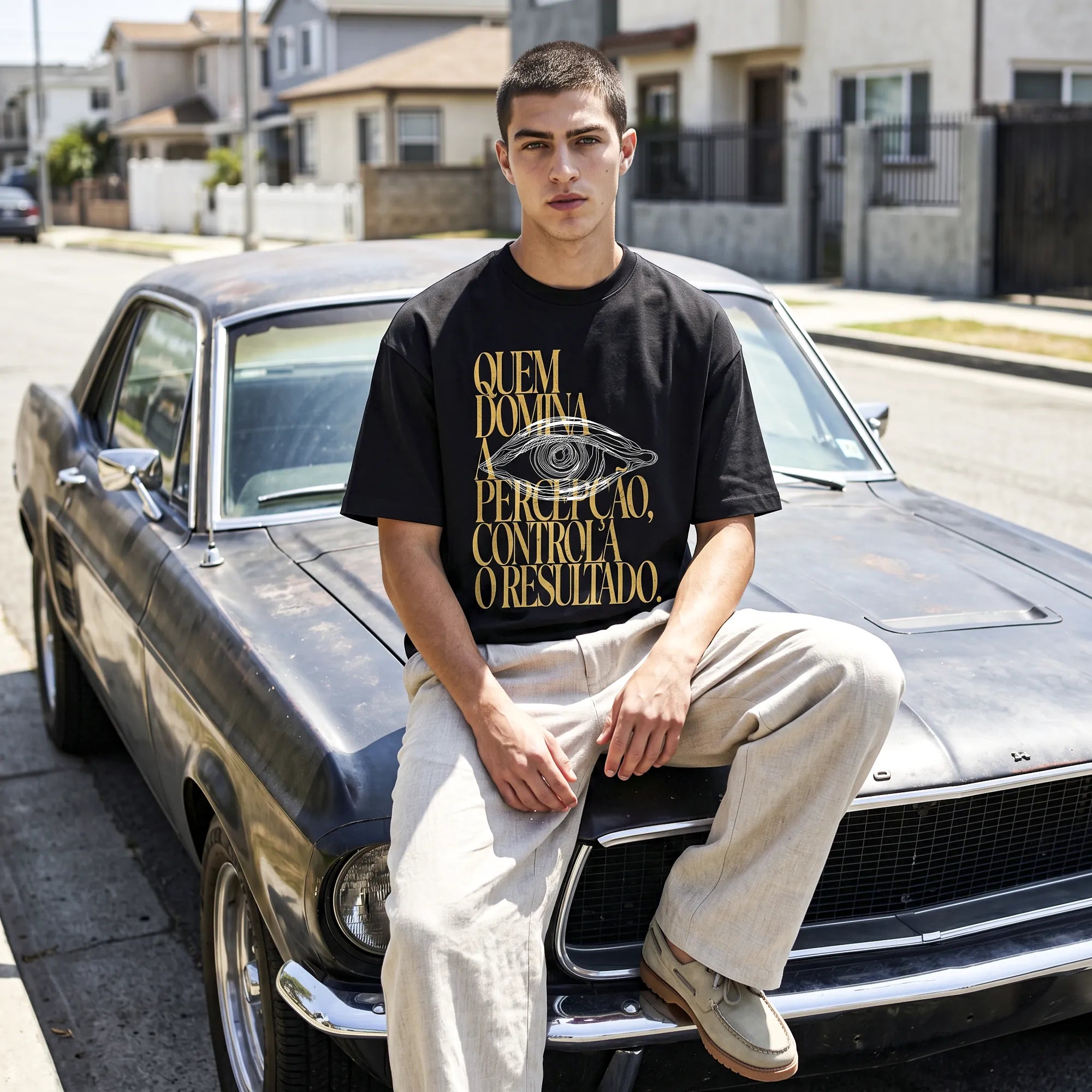 Camiseta Oversized Quem Domina a Percepção, Controla o Resultado Masculina Preto