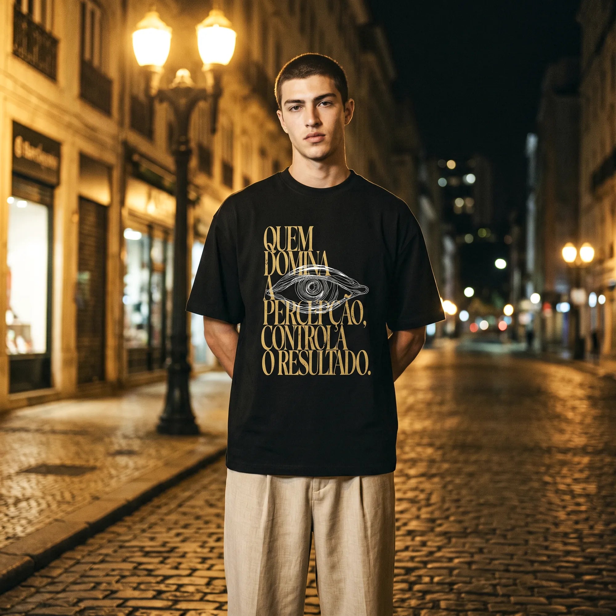 Camiseta Oversized Quem Domina a Percepção, Controla o Resultado Masculina Preto