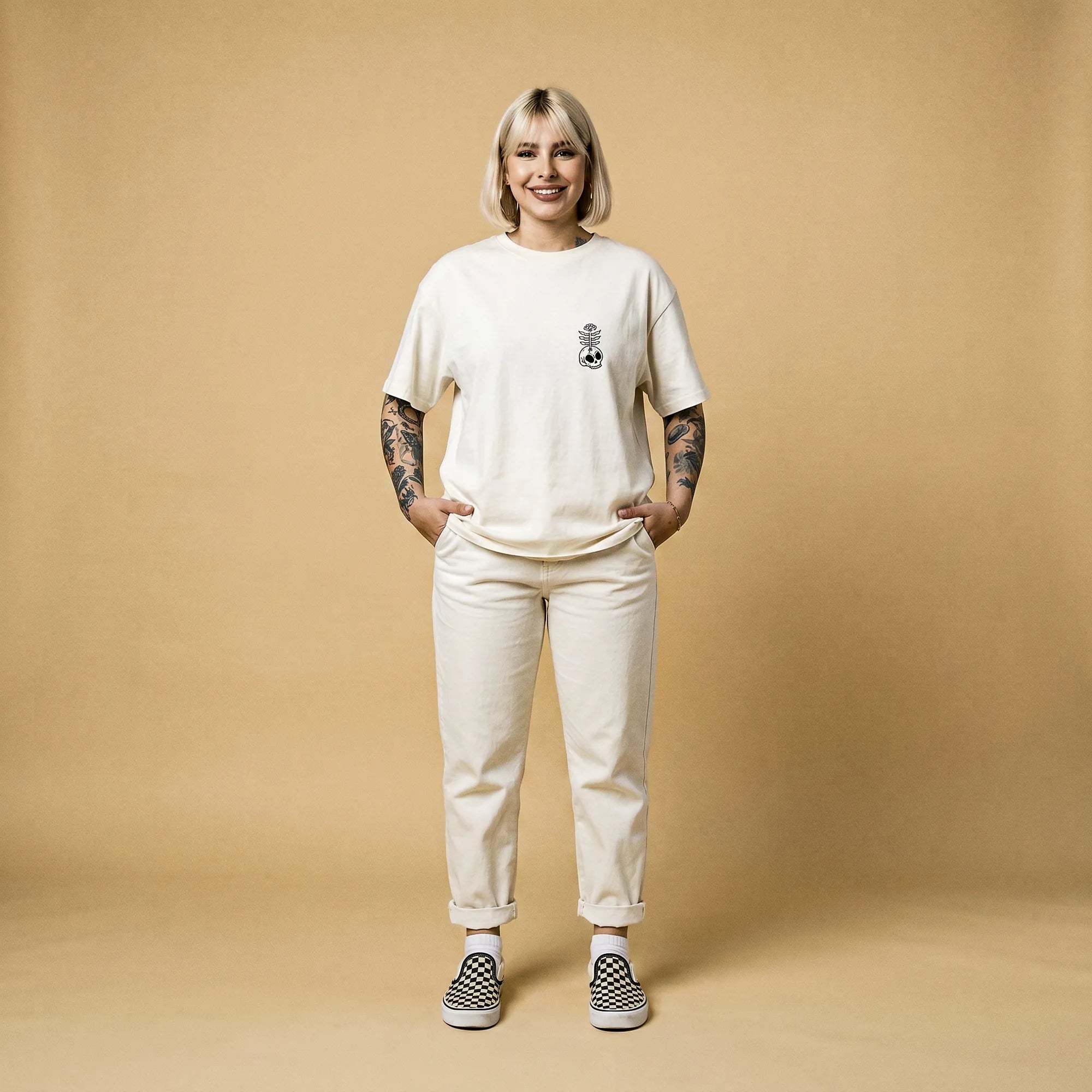 Camiseta Oversized Raise Hell Sleep Well Feminina Off-White