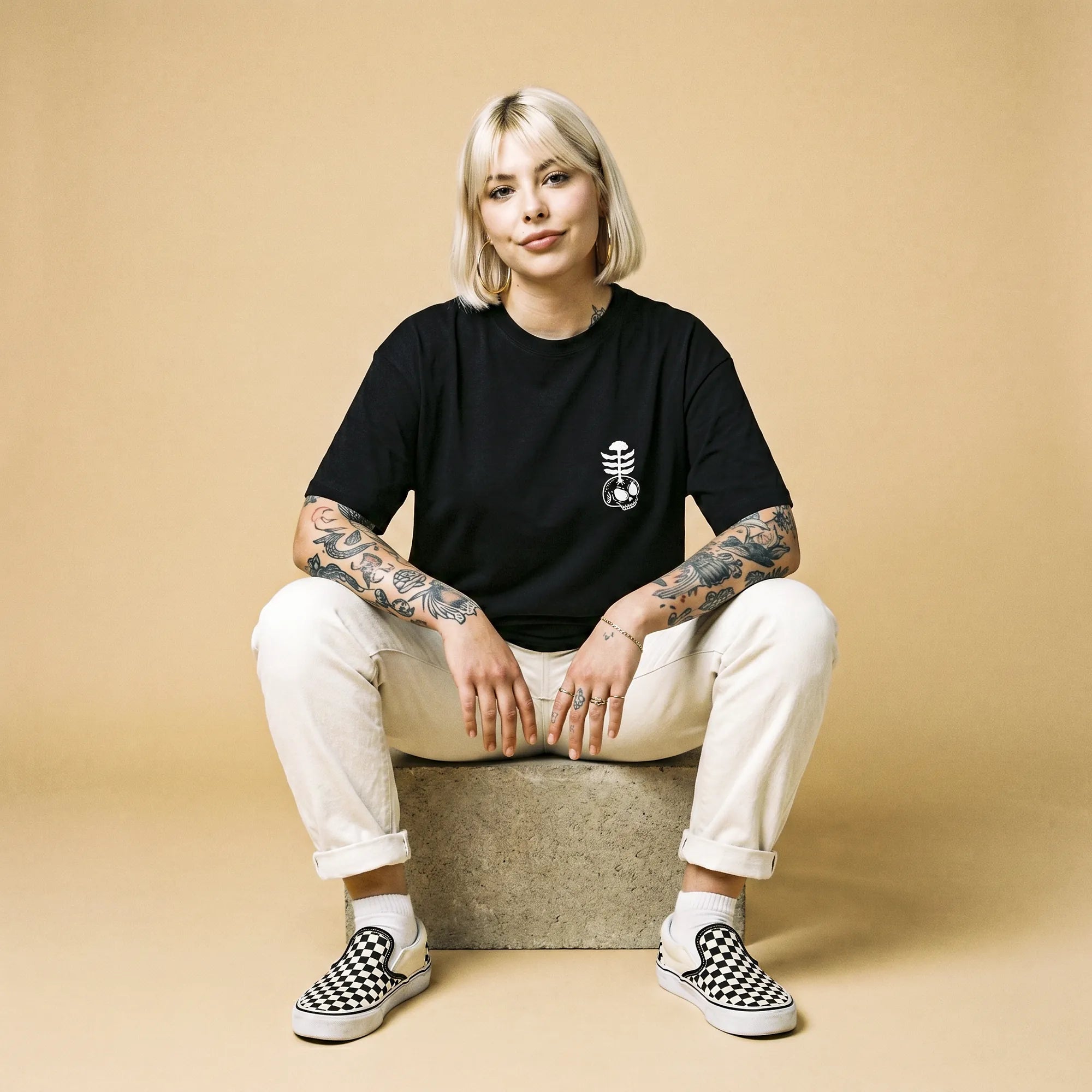 Camiseta Oversized Raise Hell Sleep Well Feminina Preto