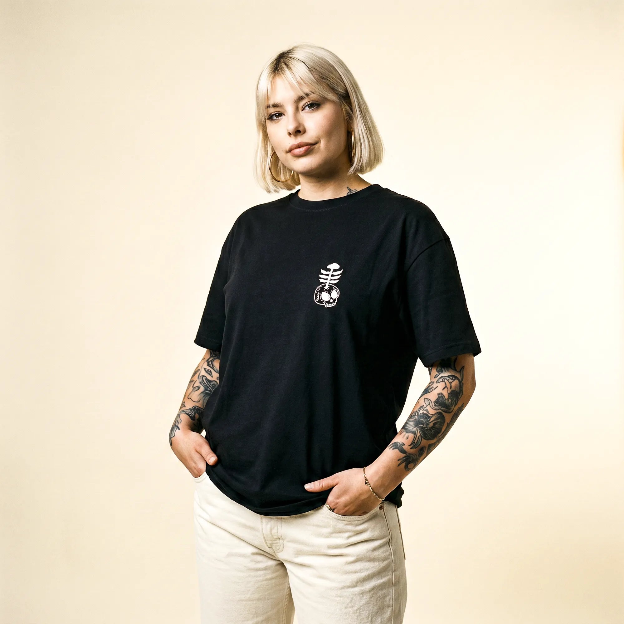 Camiseta Oversized Raise Hell Sleep Well Feminina Preto