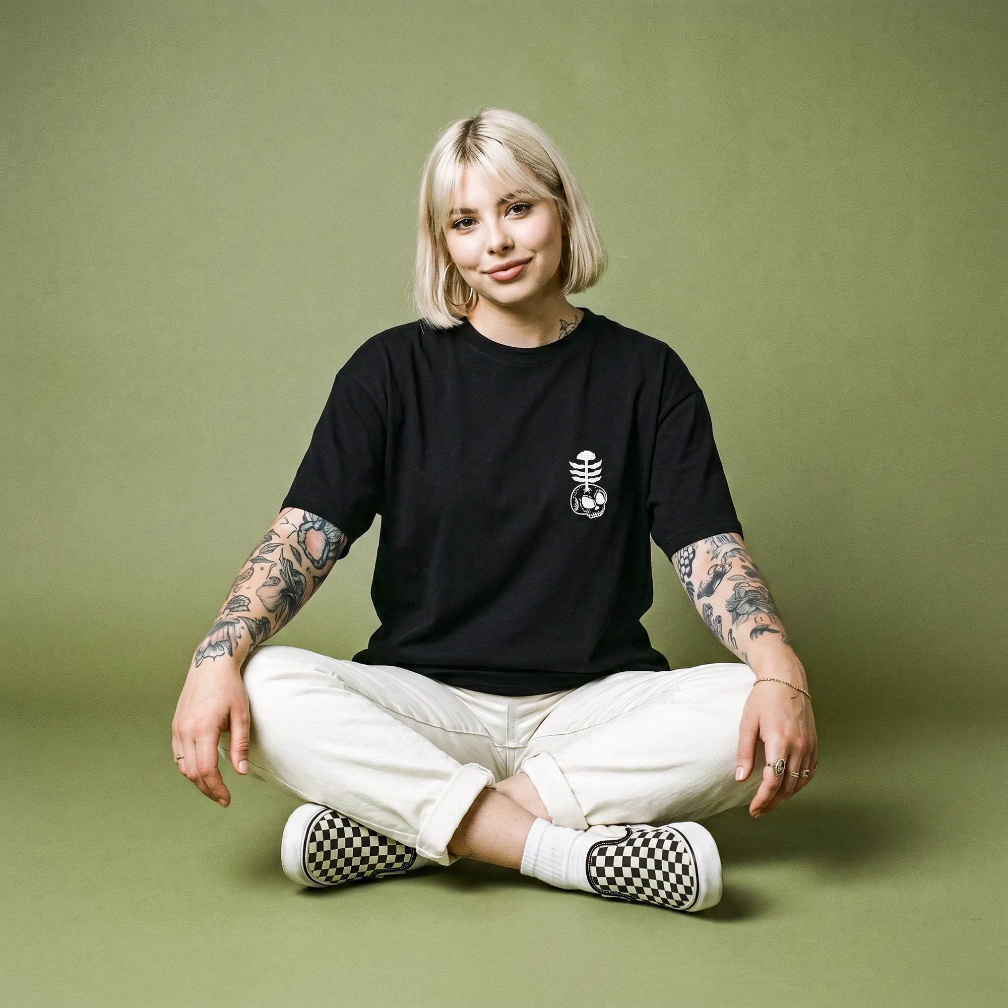 Camiseta Oversized Raise Hell Sleep Well Feminina Preto
