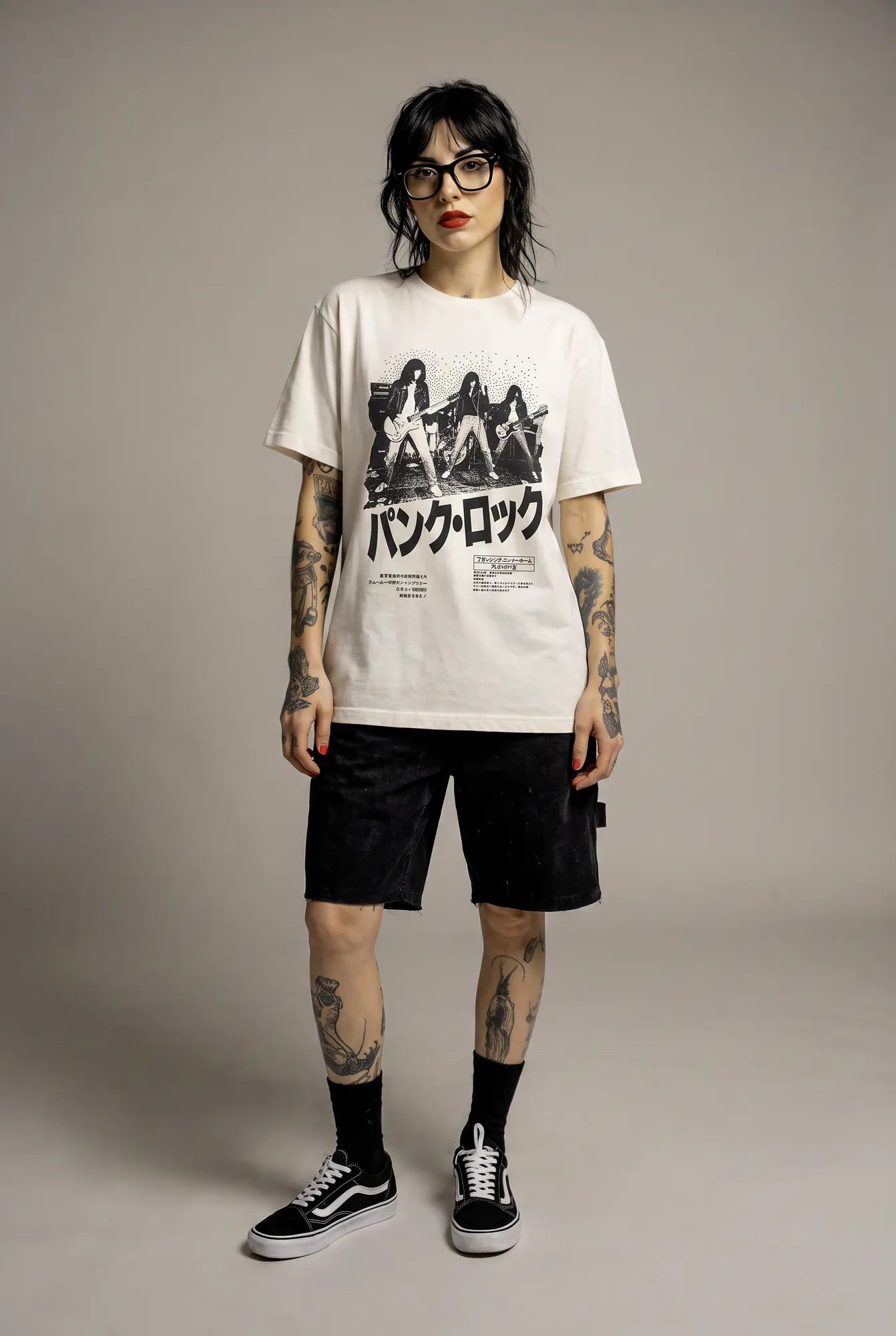 Camiseta Oversized Ramones Feminina Off-White
