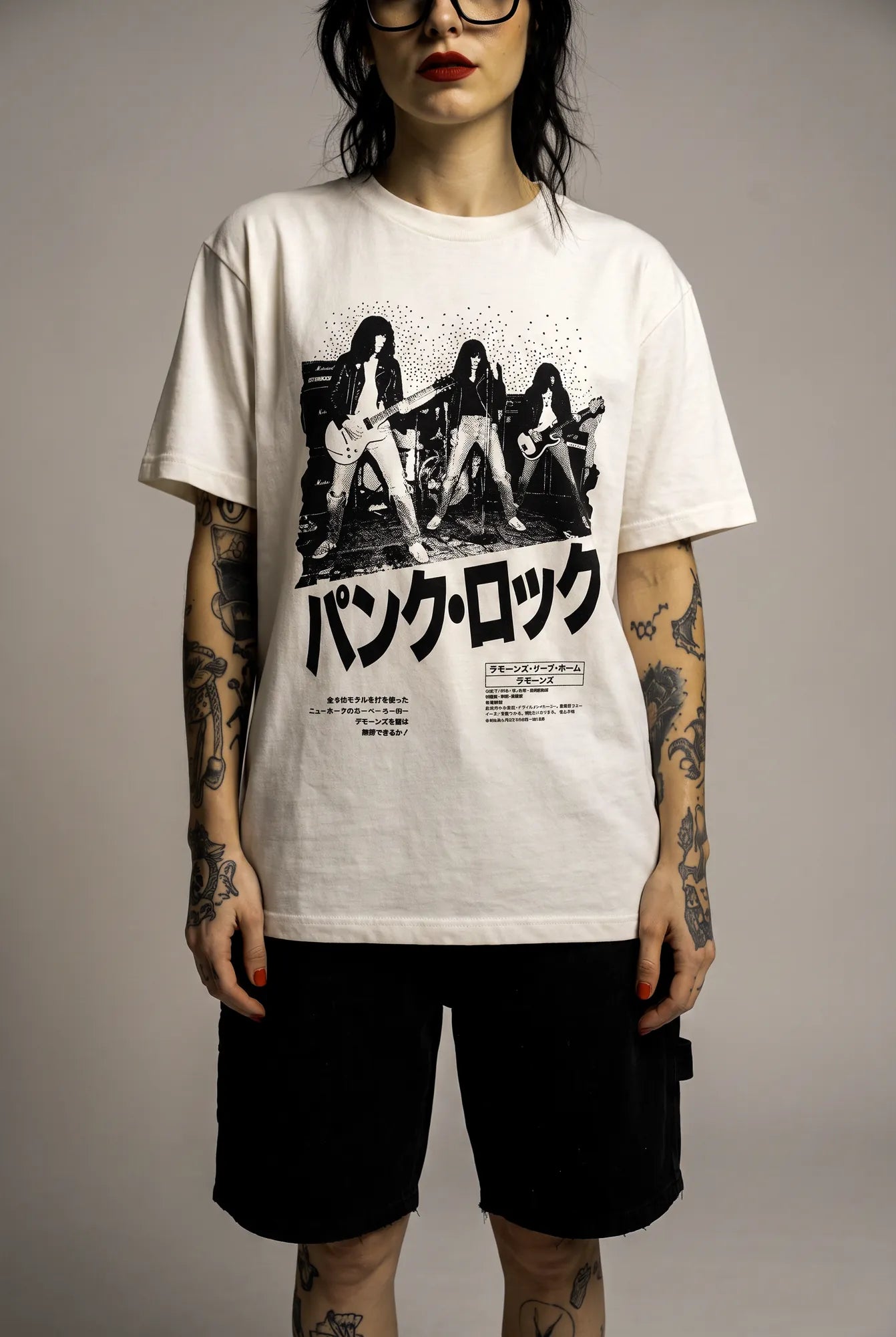 Camiseta Oversized Ramones Feminina Off-White
