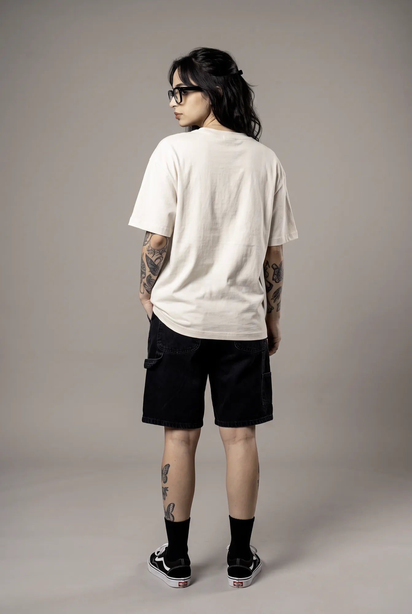 Camiseta Oversized Ramones Feminina Off-White