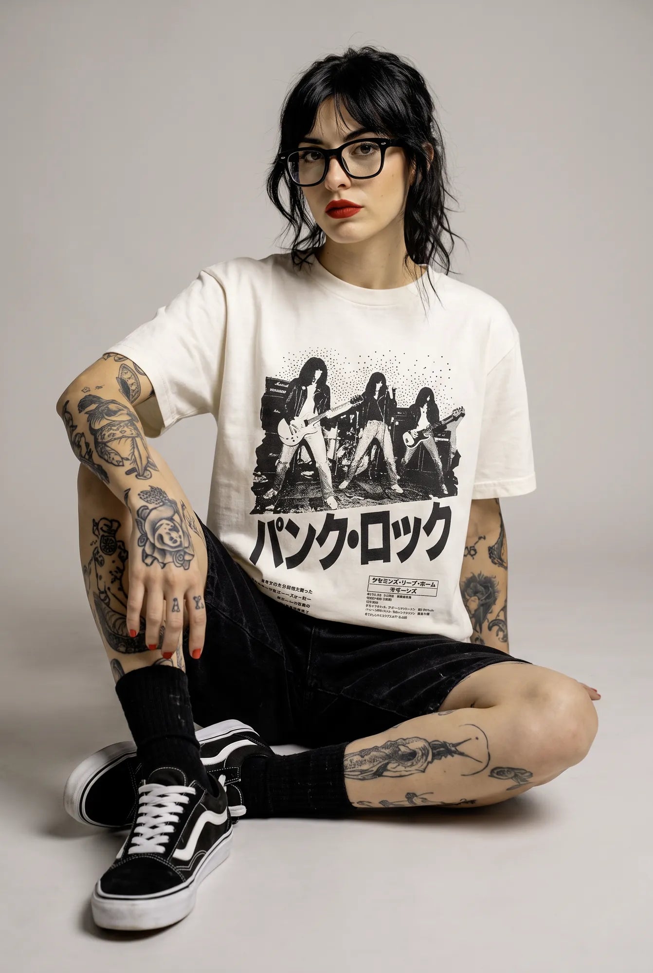 Camiseta Oversized Ramones Feminina Off-White