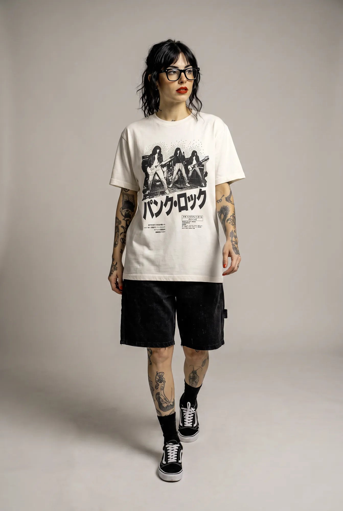 Camiseta Oversized Ramones Feminina Off-White