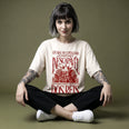 Camiseta Oversized Vivemos no Capitalismo Feminina Off-White