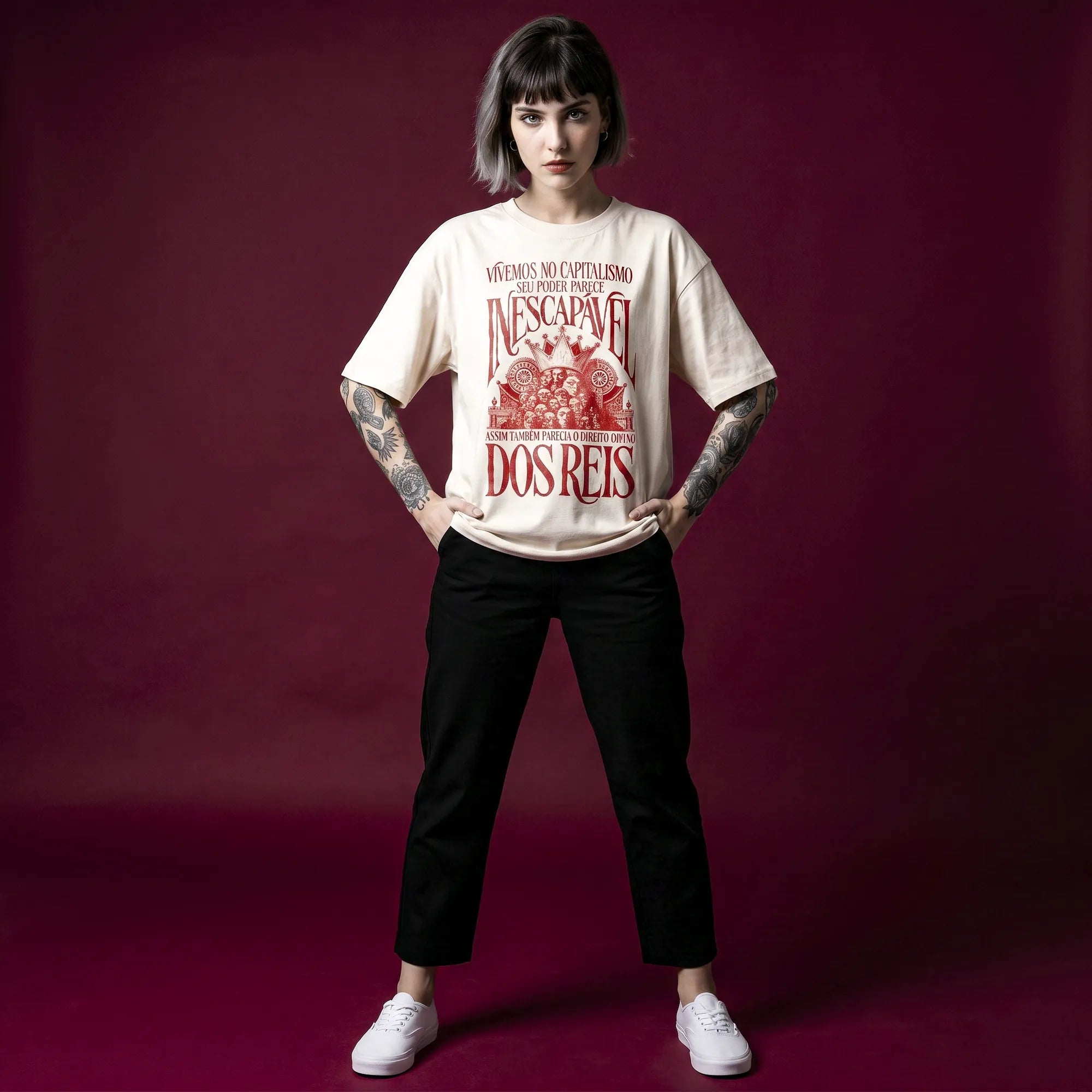 Camiseta Oversized Vivemos no Capitalismo Feminina Off-White