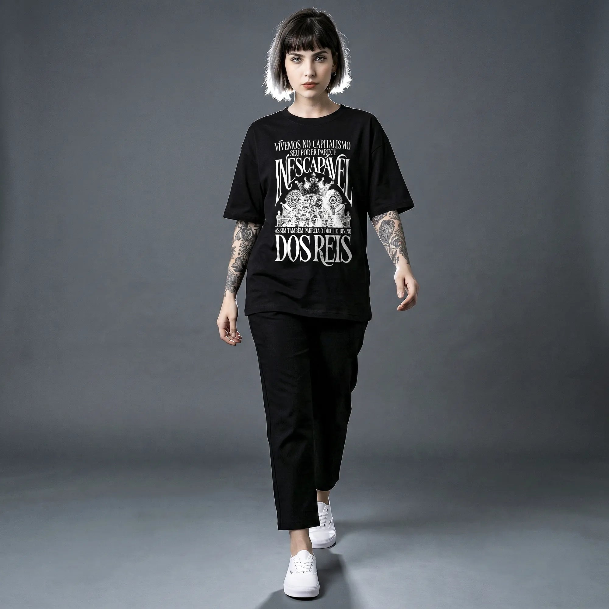 Camiseta Oversized Vivemos no Capitalismo Feminina Preto