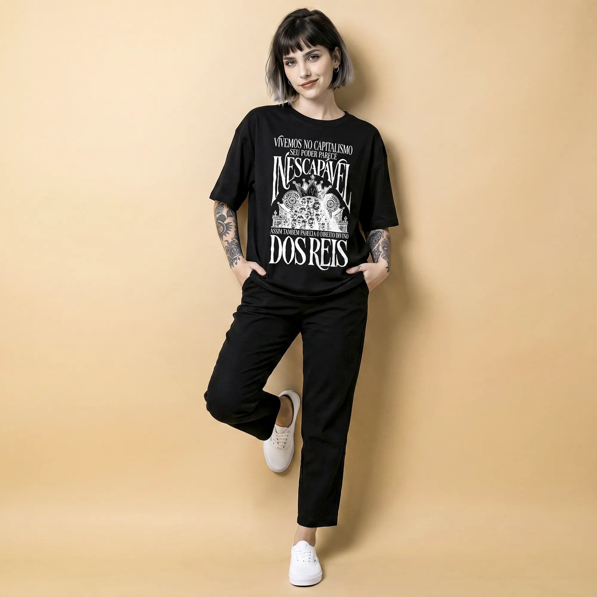 Camiseta Oversized Vivemos no Capitalismo Feminina Preto