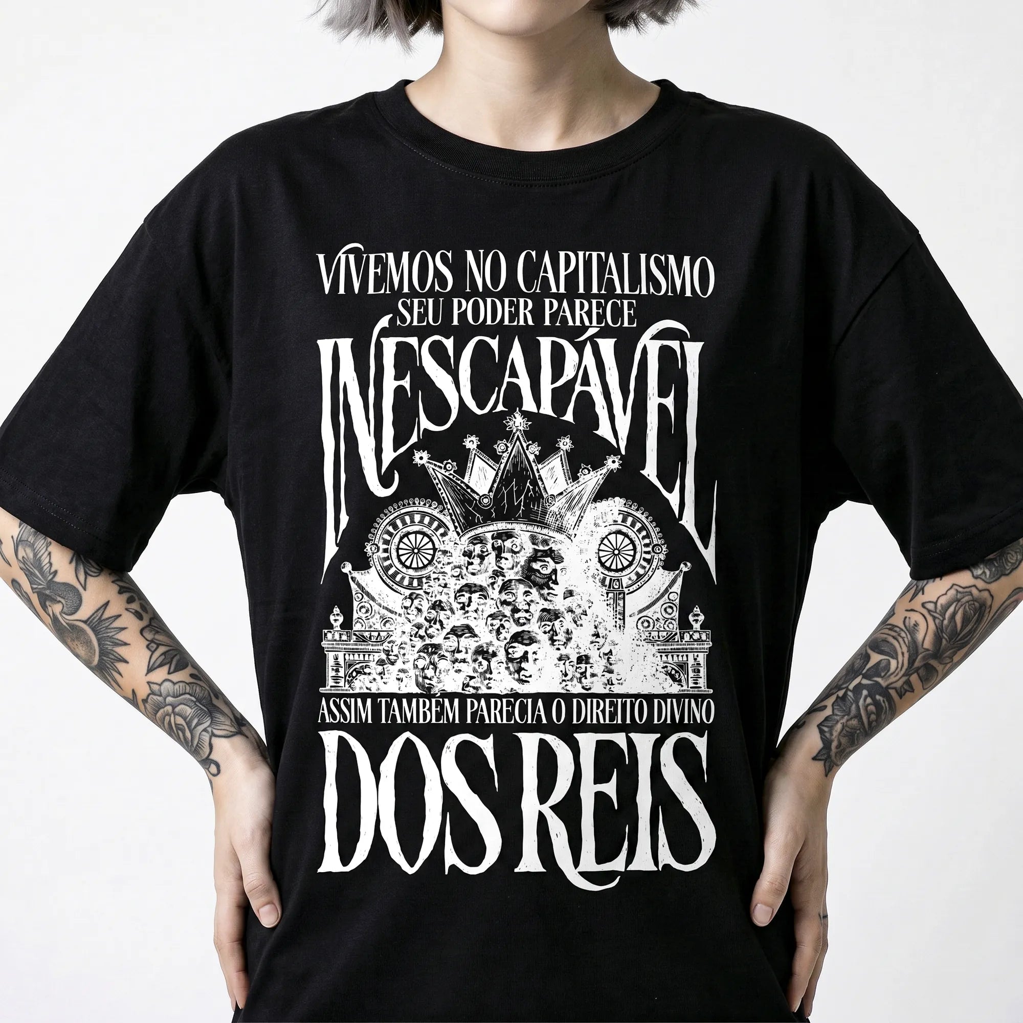 Camiseta Oversized Vivemos no Capitalismo Feminina Preto