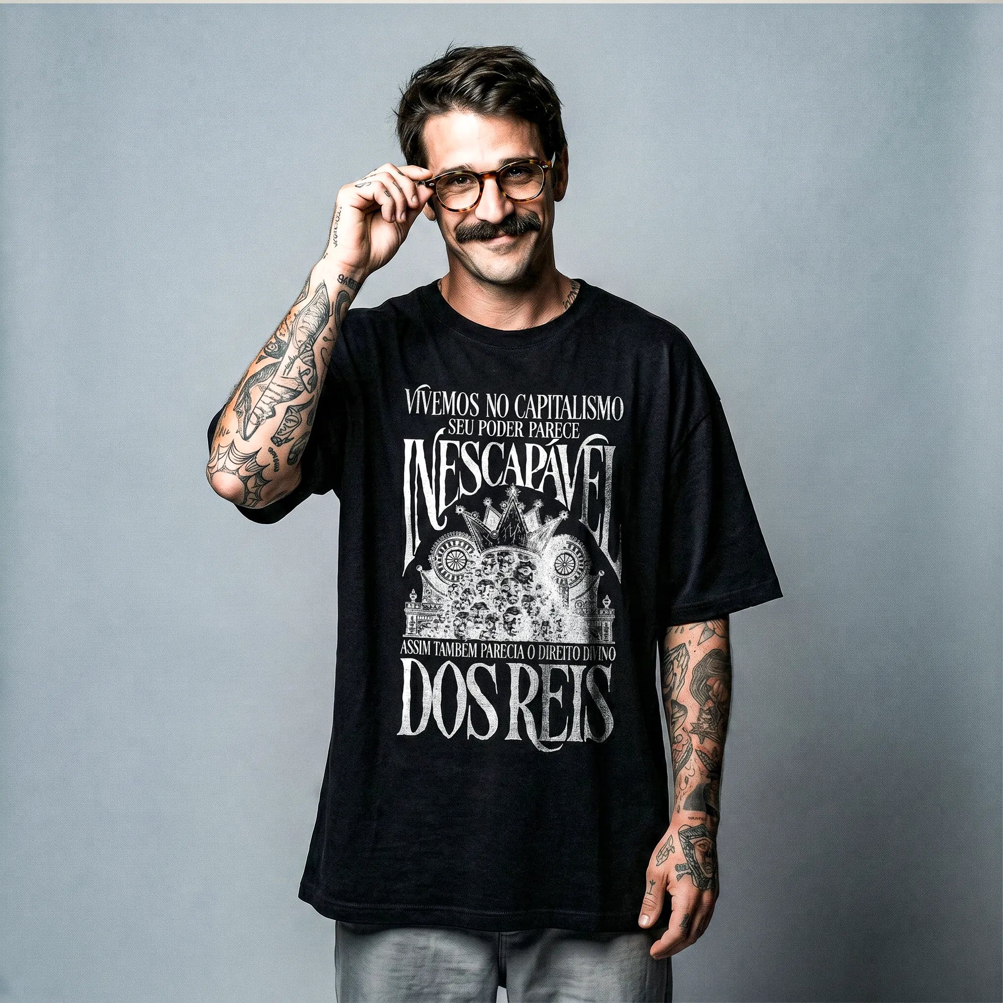 Camiseta Oversized Vivemos no Capitalismo Masculina Preto