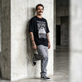 Camiseta Oversized Vivemos no Capitalismo Masculina Preto