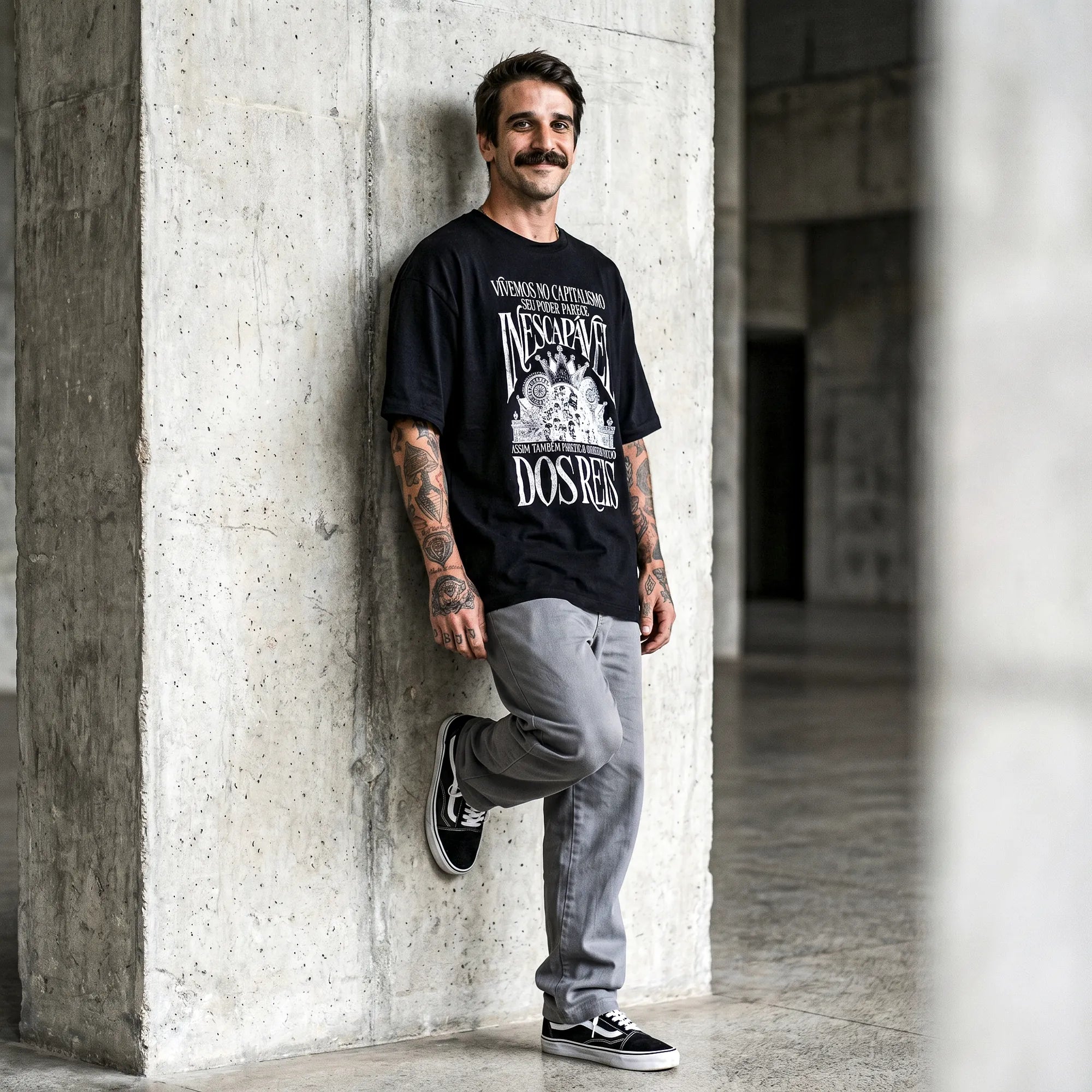 Camiseta Oversized Vivemos no Capitalismo Masculina Preto