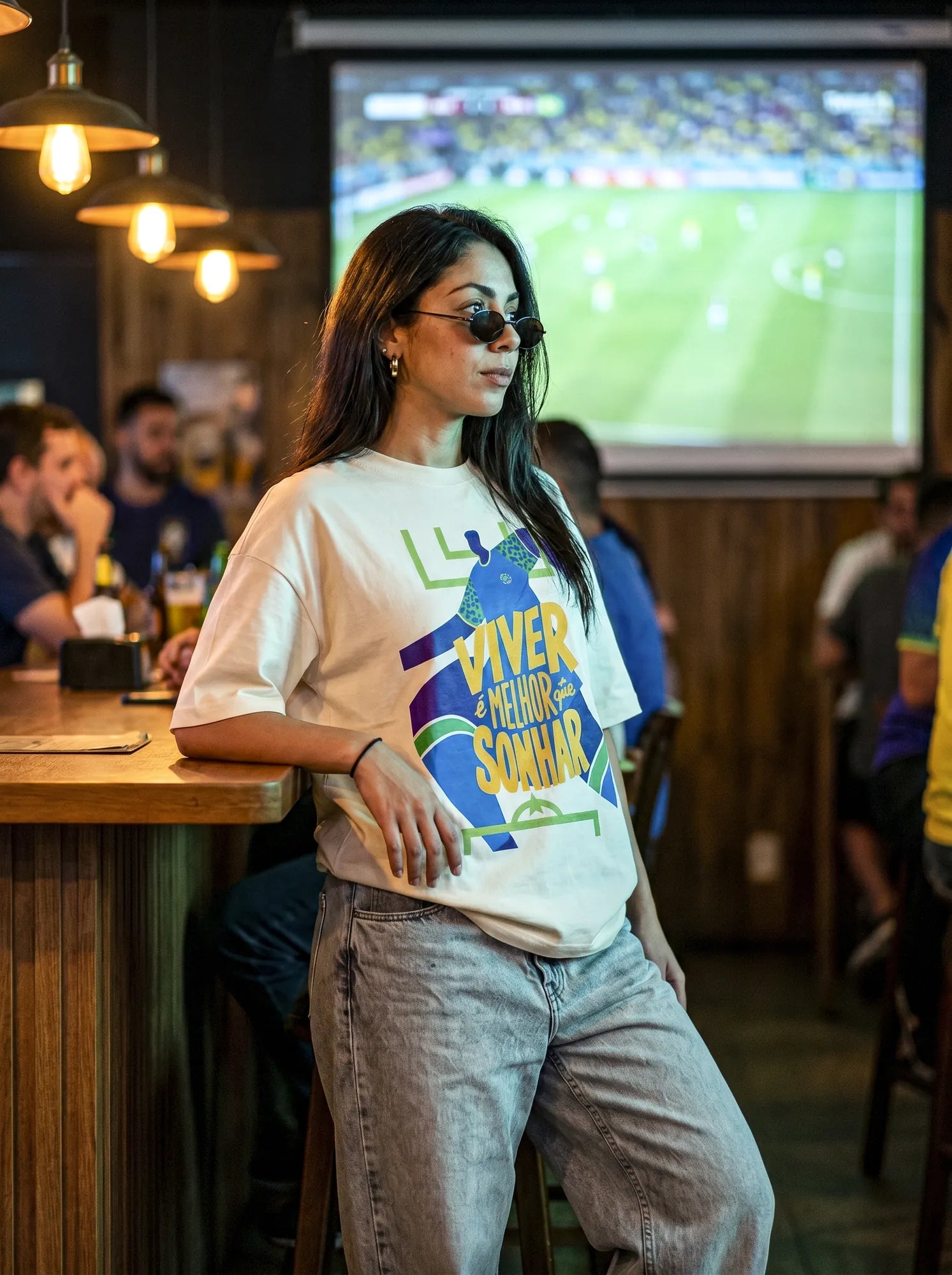 Camiseta Oversized Viver é melhor que sonhar Feminina Off-White
