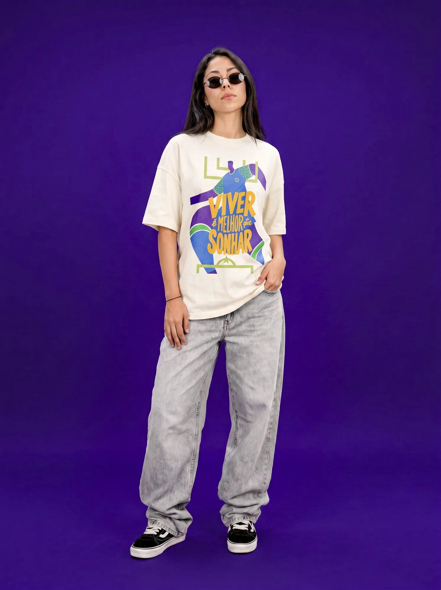 Camiseta Oversized Viver é melhor que sonhar Feminina Off-White