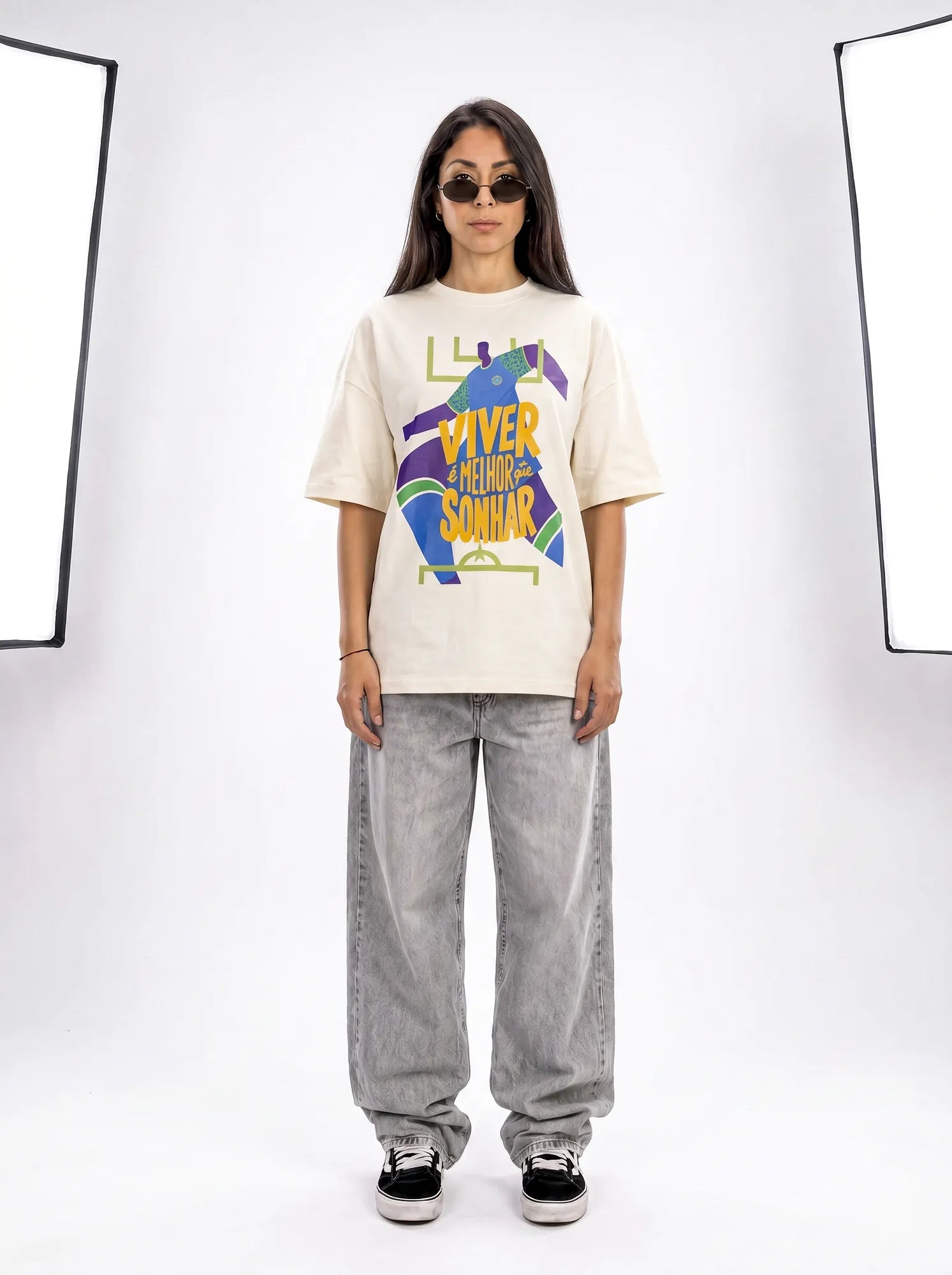 Camiseta Oversized Viver é melhor que sonhar Feminina Off-White